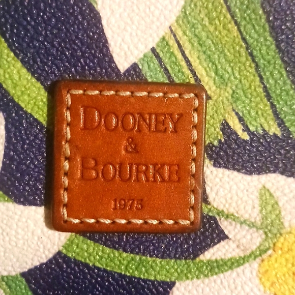 Dooney & Bourke large drawstring bag with matching wrist wallet - Picture 12 of 13